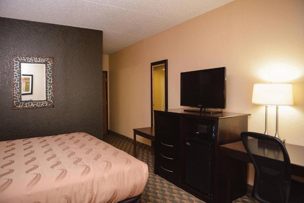 King Room - Non-Smoking interior